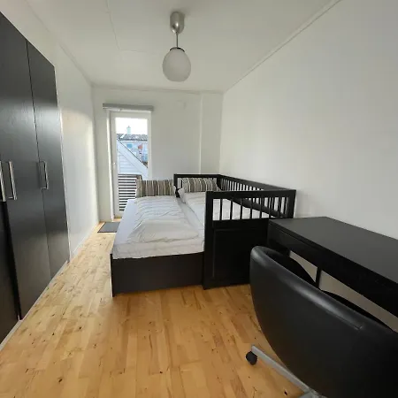 Flat With 2br And Terrace Between Restaurants *