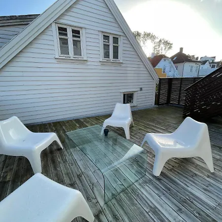 Flat With 2br And Terrace Between Restaurants Apartment